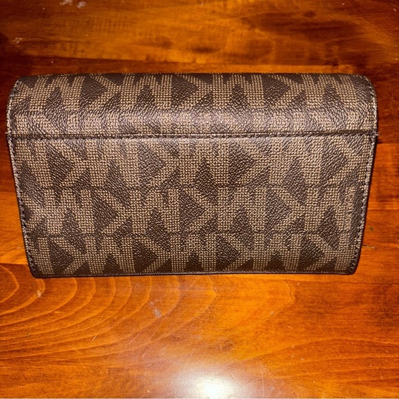 MICHAEL KORS MK Signature Fulton Flap Continental Wallet. - Picture 13 of 14